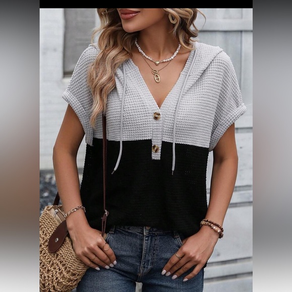 🔥3 for $20🔥 SHEIN || NWOT Black and Gray Batwing Hoodie (L) - Picture 1 of 10